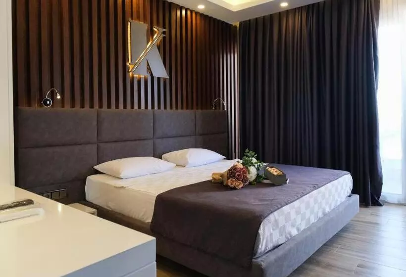 Deluxe Family Room