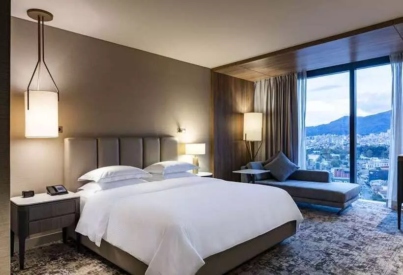 سوییت جونیور, Ms Milenium Monterrey Curio Collection By Hilton