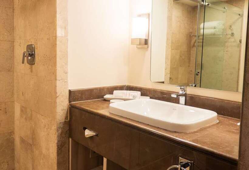 适合残疾人士使用的高档房间, Ms Milenium Monterrey Curio Collection By Hilton