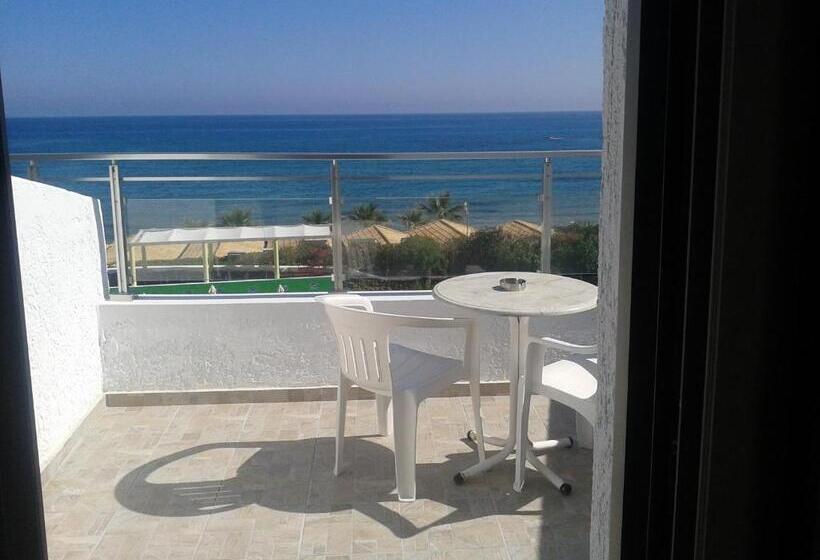 オーシャンビュースタンダードルーム, Neon