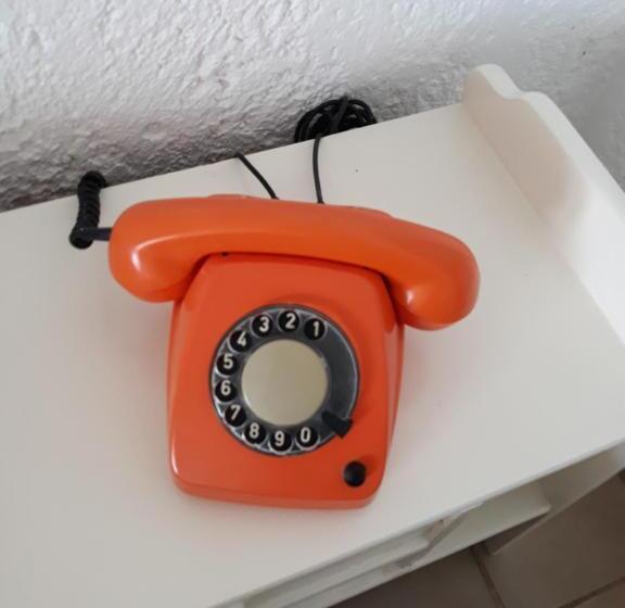 Quarto Triplo Estandar, Neon