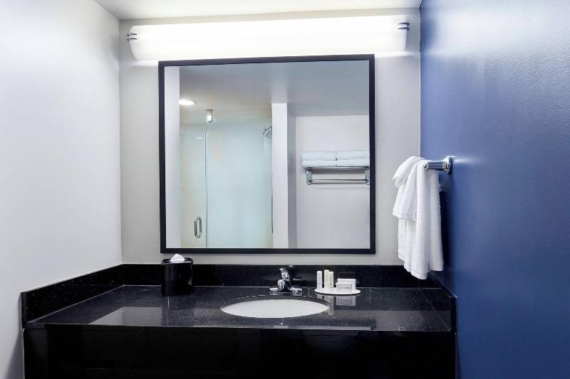 غرفة قياسية, O Colmo