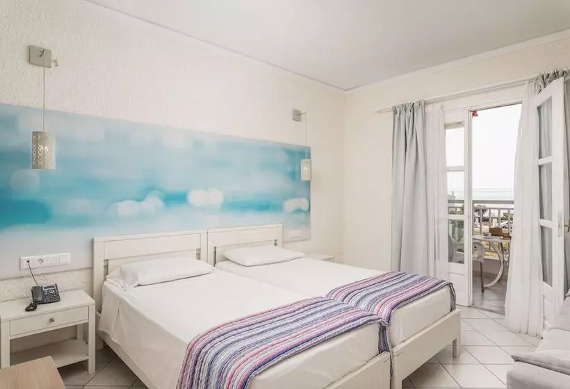 スタンダードスタジオ, Hydrele Beach Hotel & Village