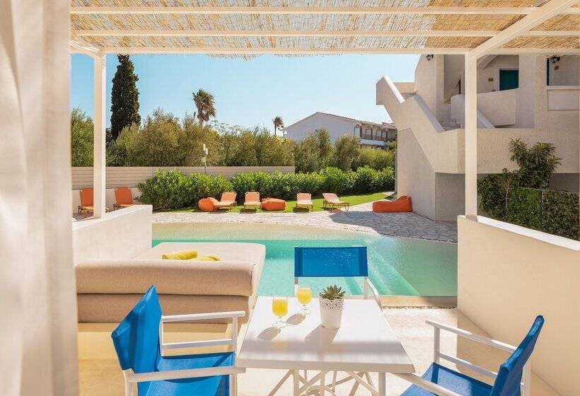 استودیوی استاندارد, Hydrele Beach Hotel & Village
