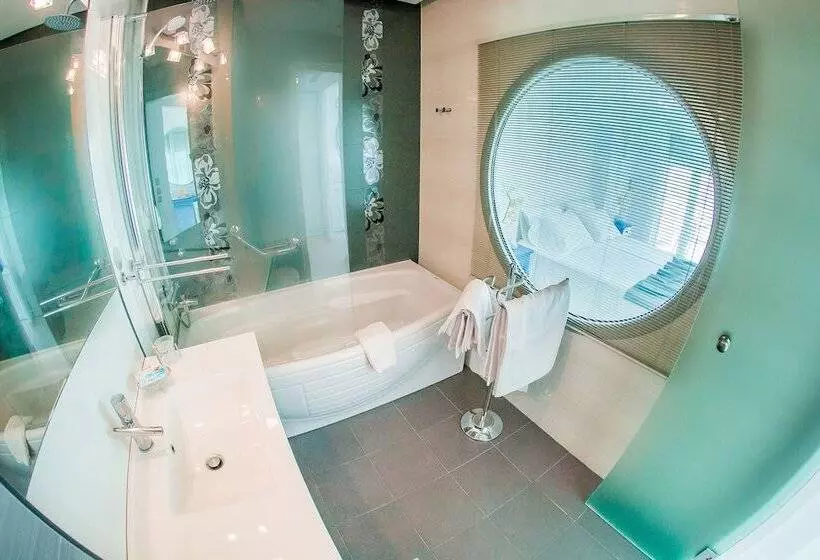 スーペリアースイート, Hydrele Beach Hotel & Village