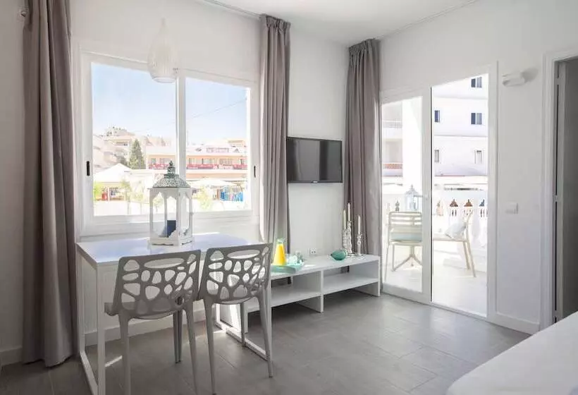 آپارتمان 1 خوابه با چشمانداز استخر, ENDLSS BEACH & DISCO HOTEL IBIZA Adults Only