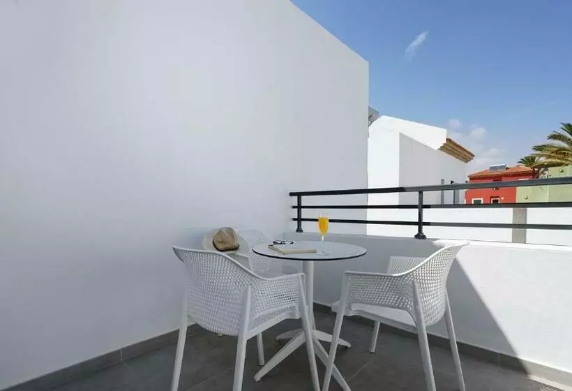 اتاق خانوادگی, Broncemar Beach Suites