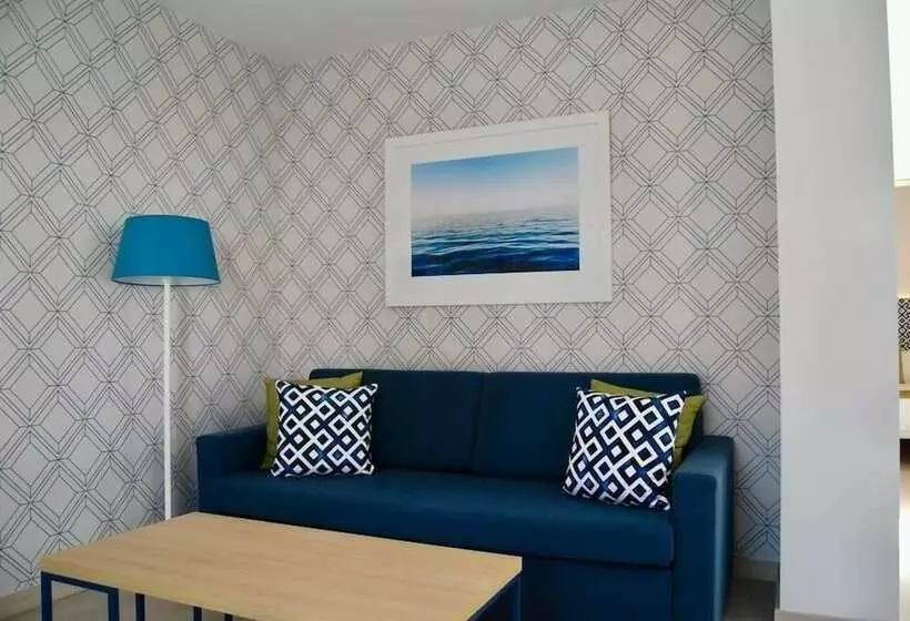 اتاق خانوادگی, Broncemar Beach Suites