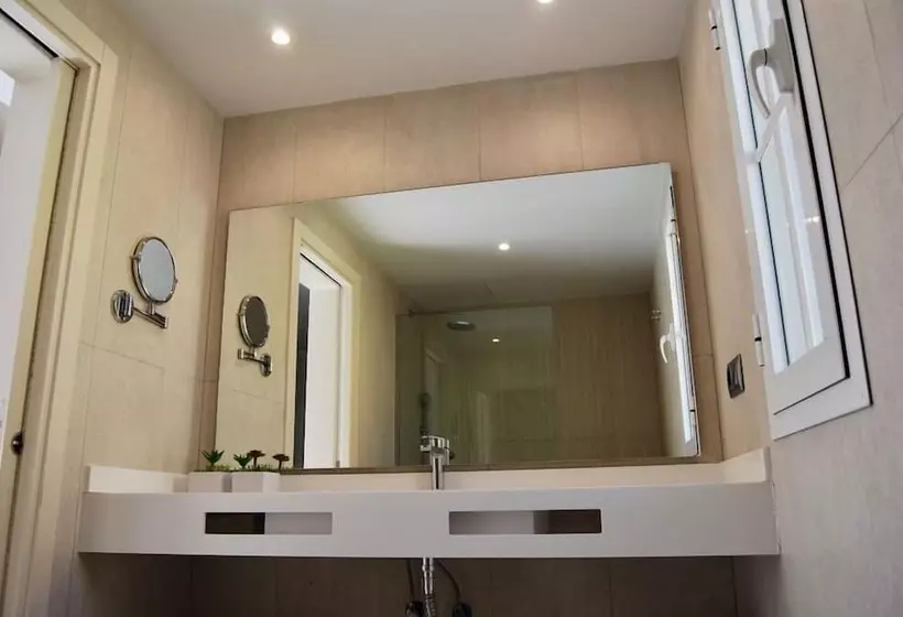 اتاق خانوادگی, Broncemar Beach Suites