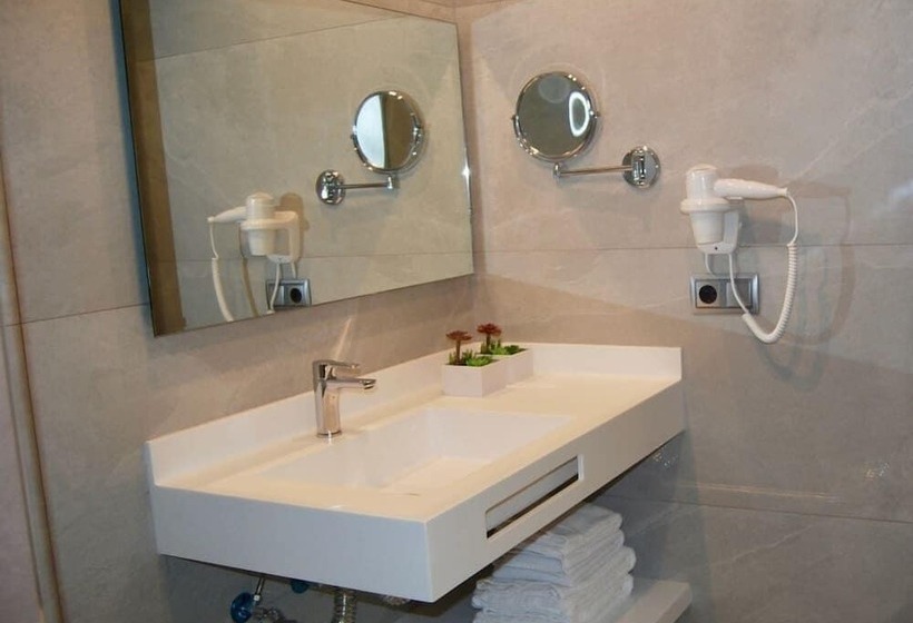 חדר משפחתי, Broncemar Beach Suites