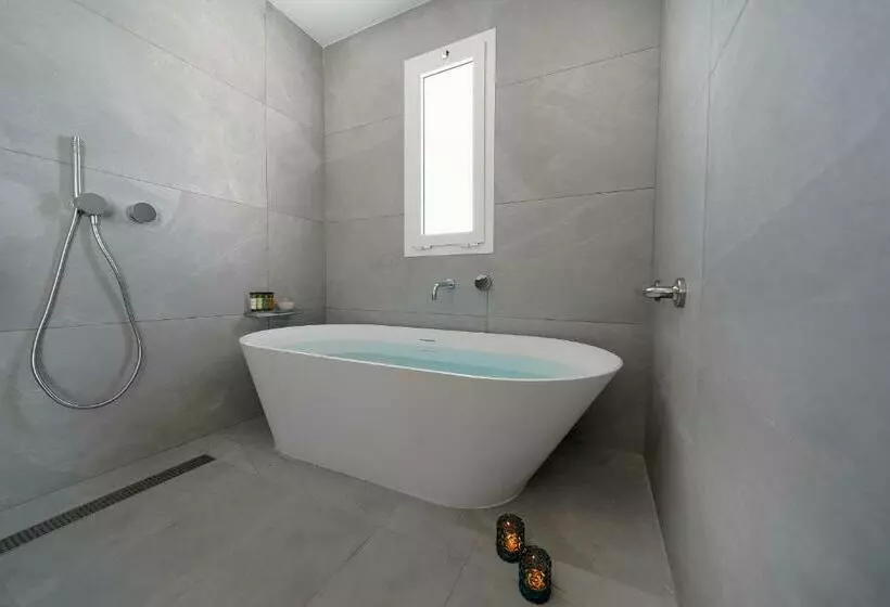 اتاق سوپریور با تخت بزرگ, Broncemar Beach Suites
