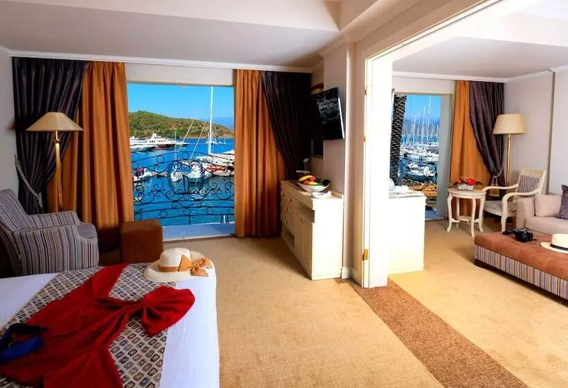 سوییت, Ece Saray Marina Resort
