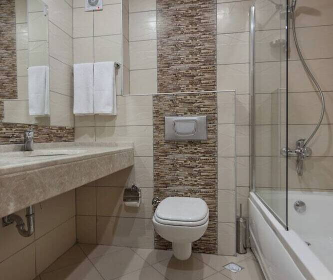 جناح جونيور, Kandelor