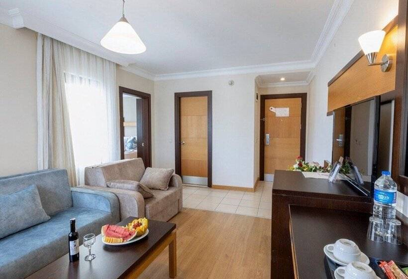 جناح جونيور, Kandelor