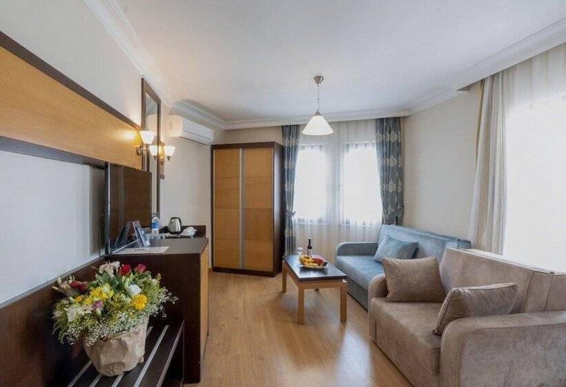 جناح جونيور, Kandelor