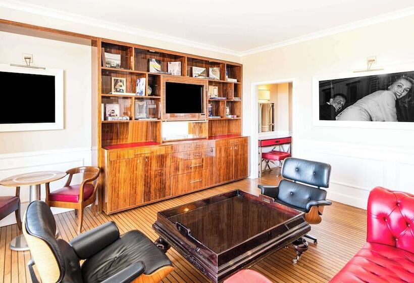 جناح, Cameo Beverly Hills