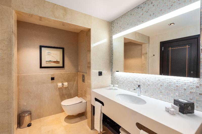 جناح كلاسيكي, Cameo Beverly Hills