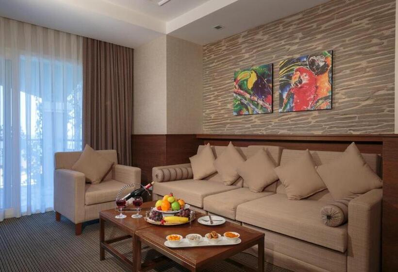 デラックスルーム, Pirate S Beach Club