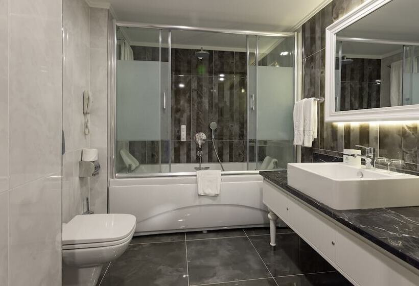 سوئیت با وان آب گرم, Sherwood Exclusive Lara