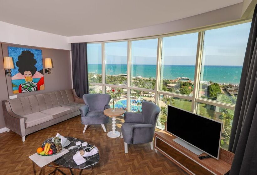 سوئیت با وان آب گرم, Sherwood Exclusive Lara