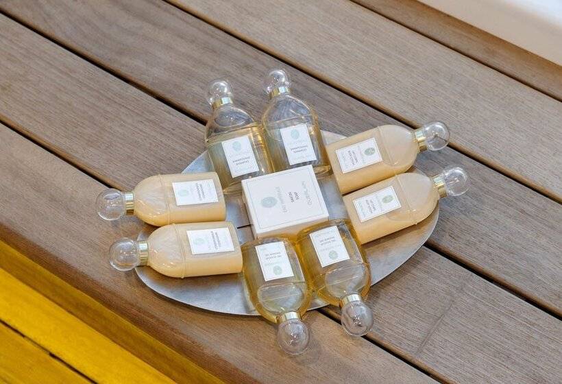 سوئیت با وان آب گرم, Sherwood Exclusive Lara