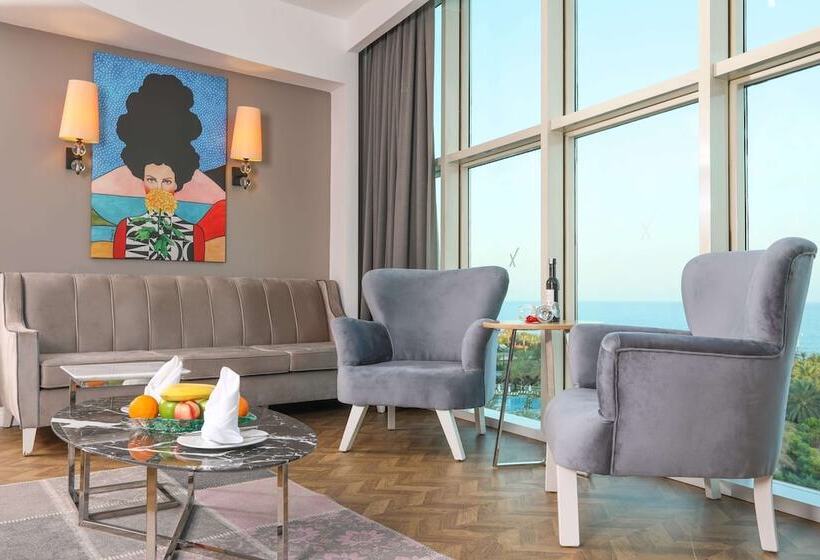 سوئیت با وان آب گرم, Sherwood Exclusive Lara