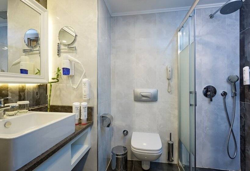 سوییت خانوادگی, Sherwood Exclusive Lara