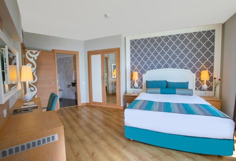 اتاق خانوادگی تودرتو, Sherwood Exclusive Lara