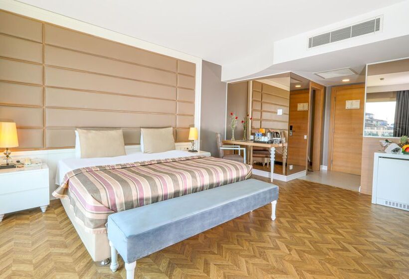 سوئیت با وان آب گرم, Sherwood Exclusive Lara