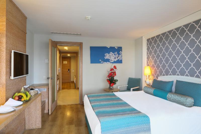 اتاق استاندارد سه نفره, Sherwood Exclusive Lara