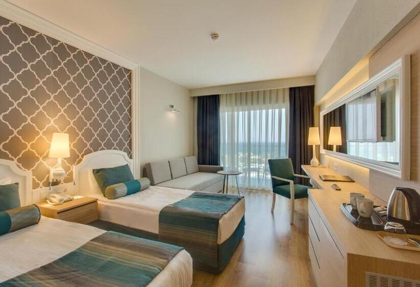 اتاق استاندارد سه نفره, Sherwood Exclusive Lara