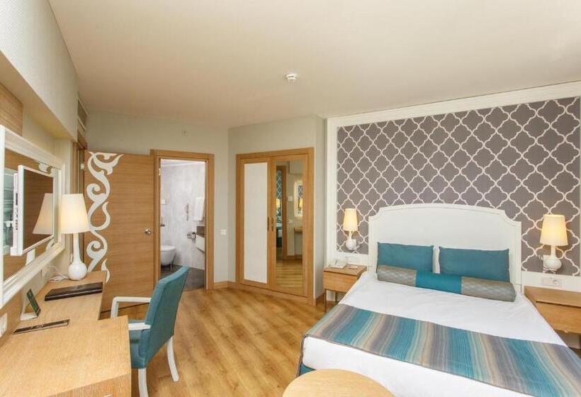 اتاق خانوادگی تودرتو, Sherwood Exclusive Lara