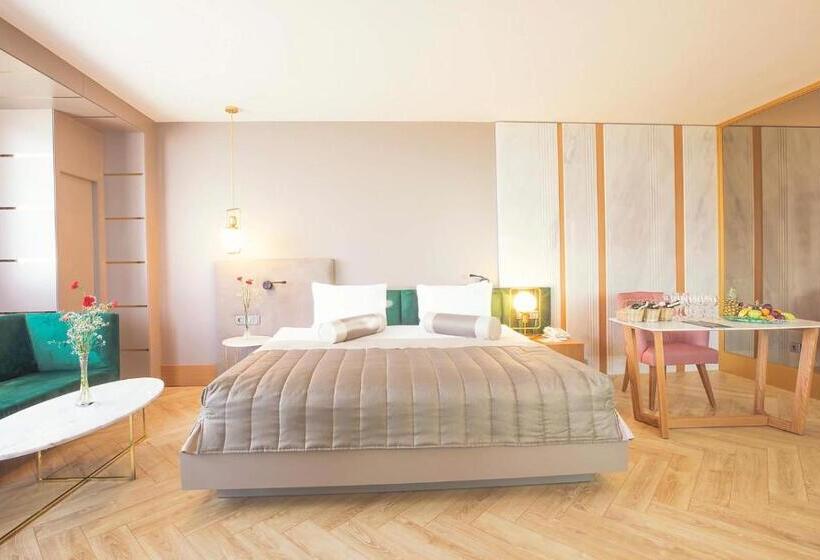 سوییت اجرایی, Sherwood Exclusive Lara