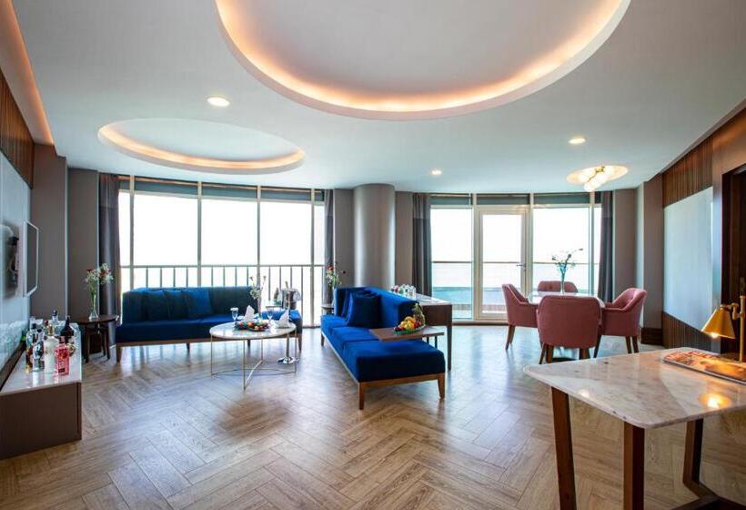 Deluxe Suite King Bed, Sherwood Exclusive Lara