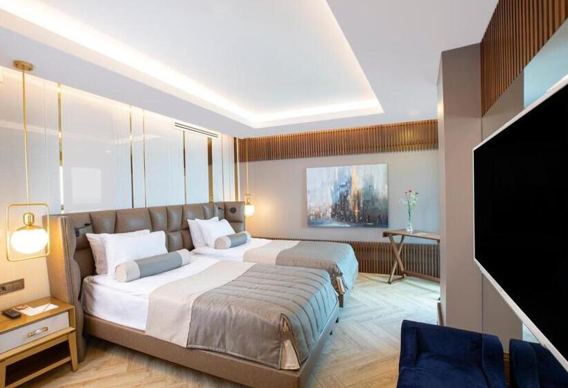 Deluxe Suite King Bed, Sherwood Exclusive Lara