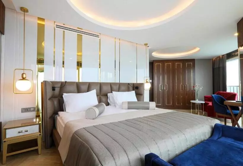 Deluxe Suite King Bed, Sherwood Exclusive Lara