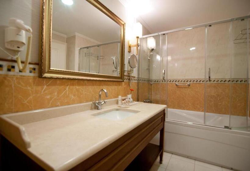 اتاق لوکس سه تخته, Taksim Metropark