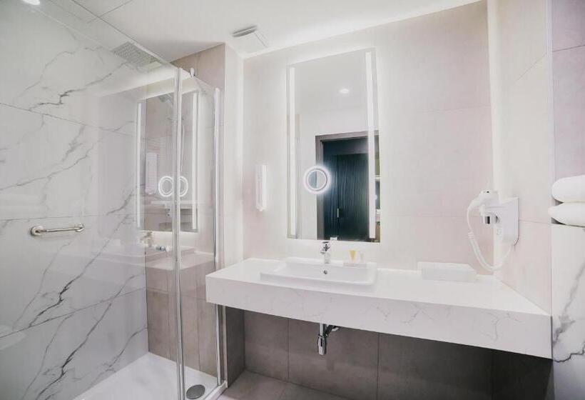 スイート, B&b Hotel Warsaw East