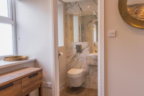 豪华房间, Carrick Rooms