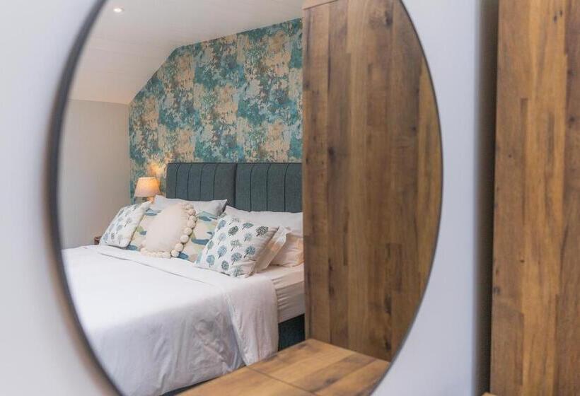 豪华房间, Carrick Rooms