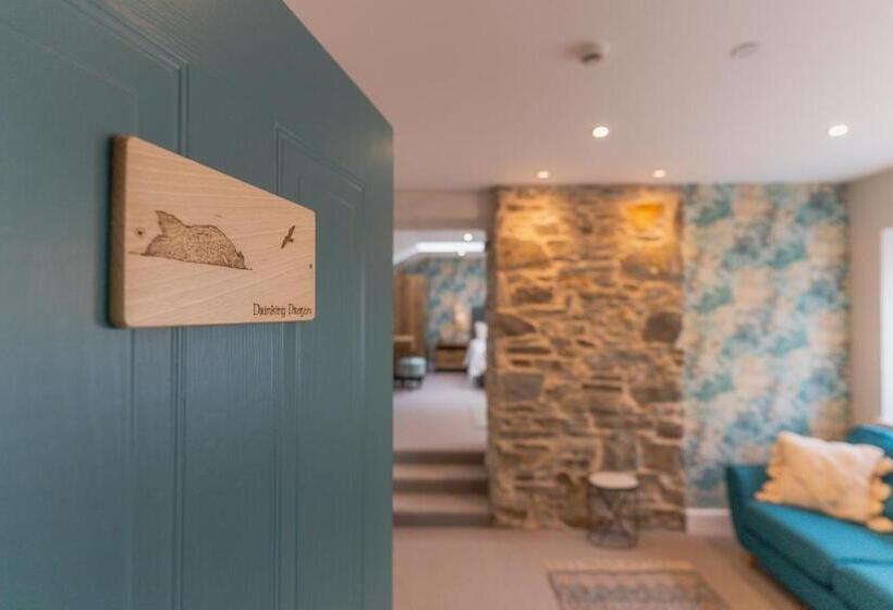 豪华房间, Carrick Rooms