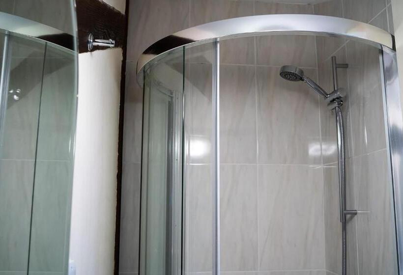 标准间, Higher Farm