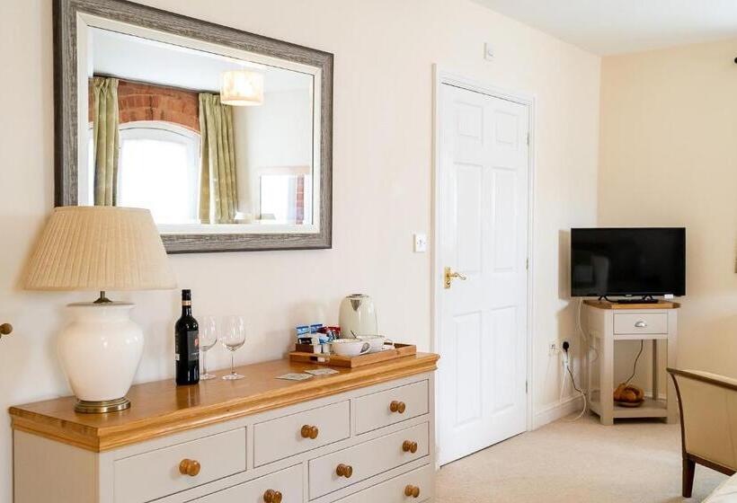 高级套房, Higher Farm