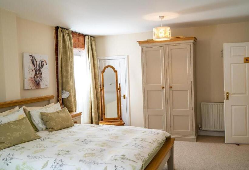 高级套房, Higher Farm