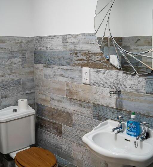 高级套房, Higher Farm