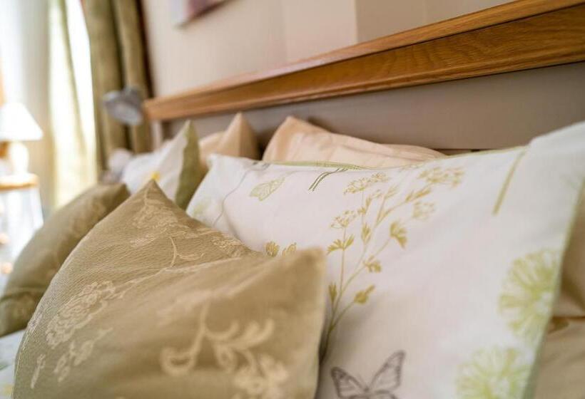 高级套房, Higher Farm