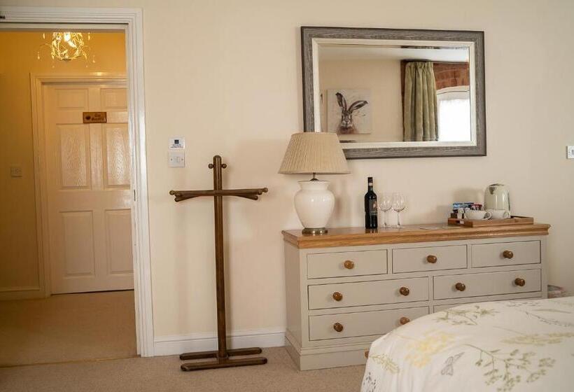 高级套房, Higher Farm