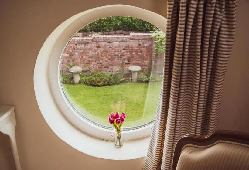 Suite, Higher Farm