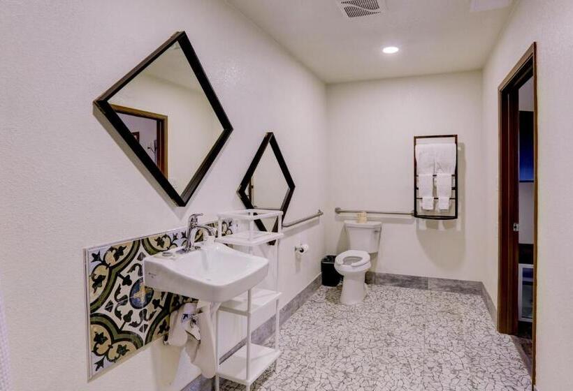 장애인을 위한 킹사이즈 침대 스탠다드 룸, The Greens Hotel On Stockton