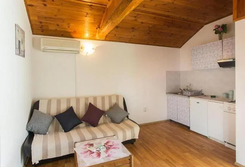 استودیو استاندارد با چشمانداز باغ, Guest House Godimento